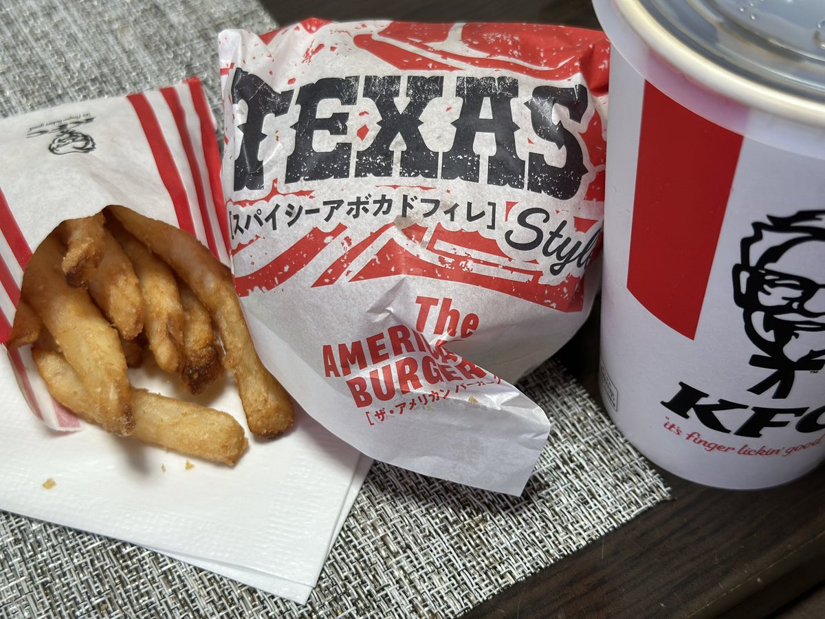 amies_com's tweet photo. ケンチキが アボカドって言うから🥑 https://t.co/jC3TS9XnJn