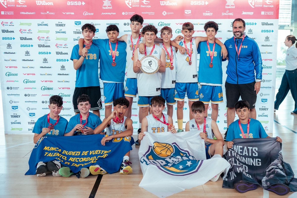 BasketTorrejon's tweet photo. ¡Cuarto lugar para los Infantiles!

El Preferente A no pudo en su enfrentamiento (91-62) 🆚 @CBJuanDeAustria en el #DíaPreferenteFBM por el bronce madrileño. Enhorabuena al rival.

Una temporada meritoria, 4⃣🏅

Orgullosos de este grupo, ¡que sí!

#SomosTorrejon🔵💛

📸 @FBMadrid https://t.co/jePBYMl2il