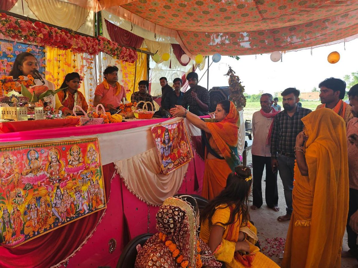 manju27bjp's tweet photo. अपनी विधानसभा क्षेत्र मे विभिन्न कार्यक्रमों मे।
#manjusingh #bidhuna #bjp https://t.co/gQQbkoDxFe