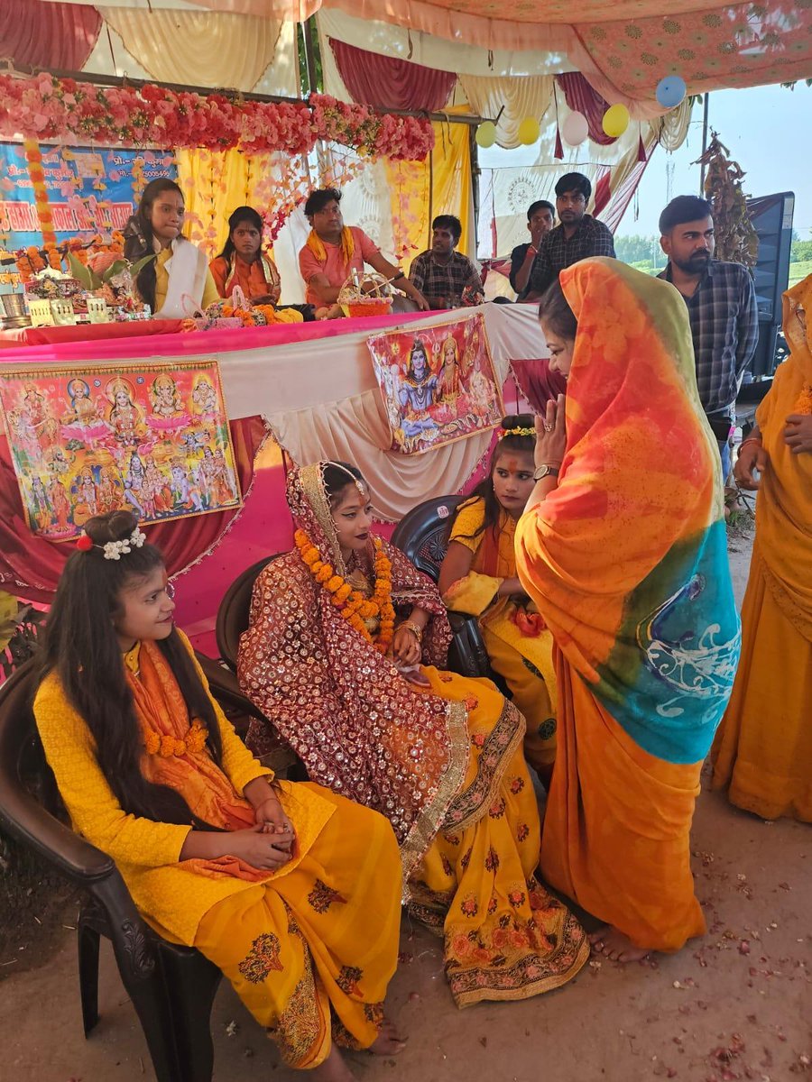 manju27bjp's tweet photo. अपनी विधानसभा क्षेत्र मे विभिन्न कार्यक्रमों मे।
#manjusingh #bidhuna #bjp https://t.co/gQQbkoDxFe
