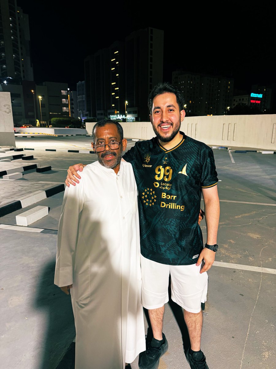 alkhayat_sloom's tweet photo. مع أشّهر مشجع في نادي الخليج السعودي
علي محفوظ 💛💚

جماهير الخليج واهل سيهات طالبكم هذه التغريدة أبغاها أكثر من 100 لايك
لعيون ابوحسين علي محفوظ 💚💛 https://t.co/o3L9kUQdAU