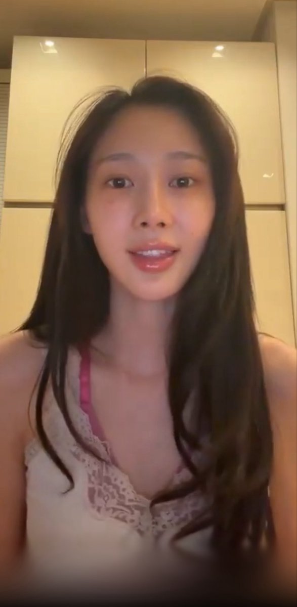 hologreenhot's tweet photo. After this live, the K-pop industry will not be the same anymore. I am so glad Giselle, who has been my bias in aespa since debut, was brave enough to be REAL. I am so proud of her. https://t.co/Zo35CxvBsW
