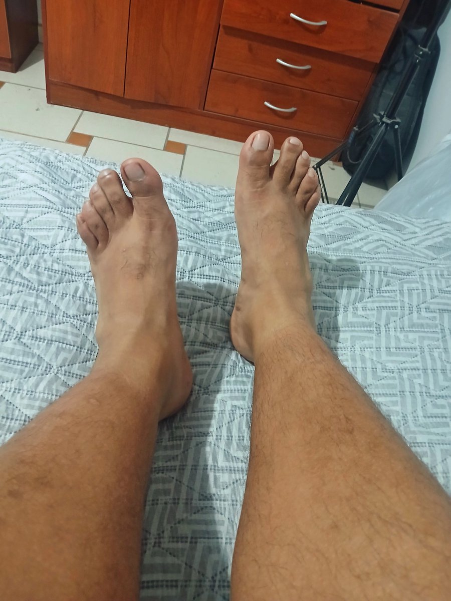 1810giovani's tweet photo. Hoy tocó engreirse los pies #feetfetısh https://t.co/4tSvko0dNx