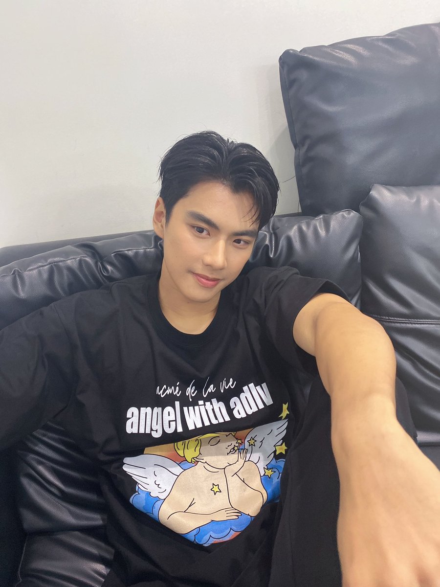 JustANewWriter's tweet photo. Good morning, Ohmie. It's another day of missing you. Please post something. We really miss you out here 

#ohmpawat #ohmpawatt https://t.co/Vz8SkvKrP5