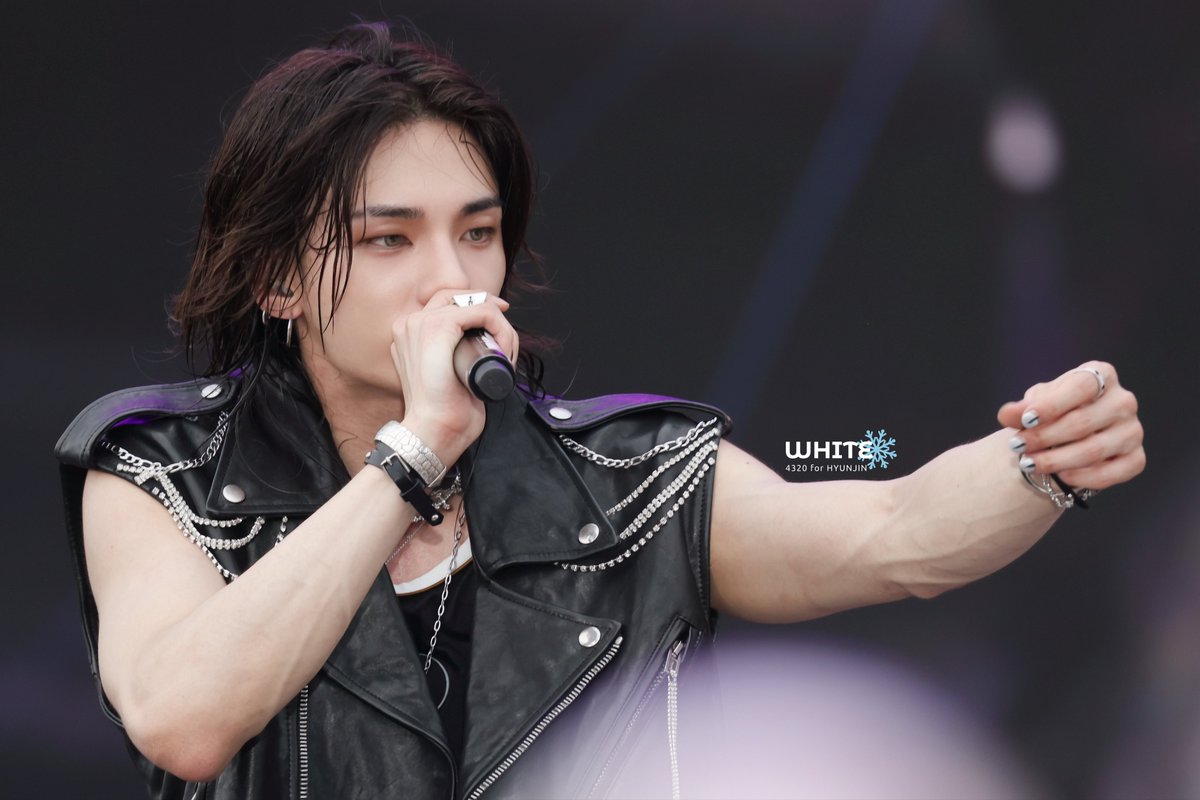 white4320's tweet photo. 260606 Gov Ball NYC
2️⃣

#Hyunjin #현진 #黃鉉辰 #ヒョンジン
#straykids #스키즈 https://t.co/8ppAbR6YJh