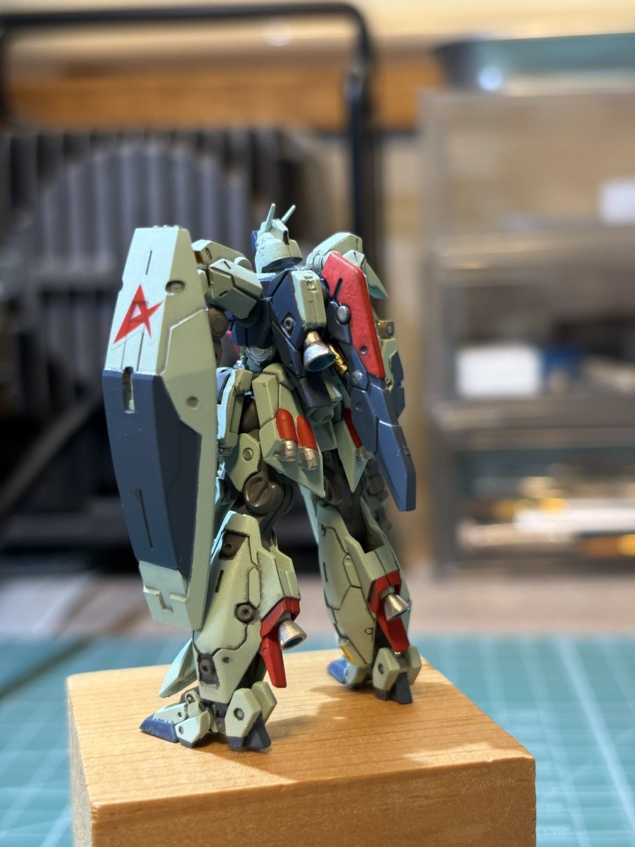 リガズィ出来たー アーティファクト3つ目の完成品。サザビーとνより