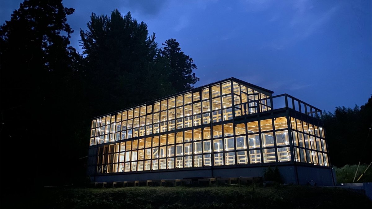 japan's tweet photo. Generating electricity from...basically anything!?💡 Imagine getting power from soil, vegetables, brick, glass, shell...even a baguette! This may be the path to electric self-sufficiency with a Japanese company finding ways to capture power from over 4,000 different substances⚡ https://t.co/pKYCppyrkB