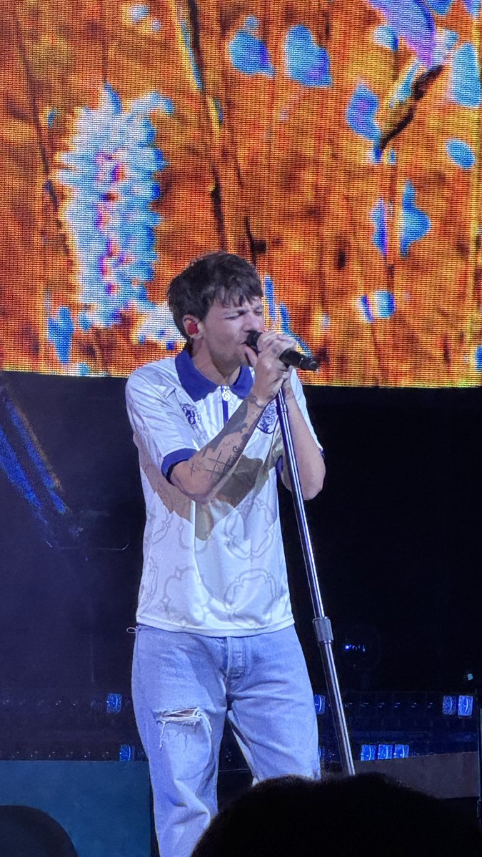 LouisWT91World's tweet photo. 📸| Louis Tomlinson on stage at #HDWGHWTSanFrancisco (28 Clothing)

Via isugartalking https://t.co/UOixEvuCld