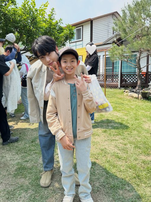 Dongminnie1997's tweet photo. Thank you #HanJian for your amazing performance as young LeeUnjeong, and for sharing the bts and photos of one of the most beautiful and meaningful scenes in #TheWONDERfools #원더풀스
🔗https://t.co/1RsQuu64Jv
CHA EUNWOO AS LEE UNJEONG
#차은우 #CHAEUNWOO
@CHAEUNWOO_offcl https://t.co/9yU6noqJI2
