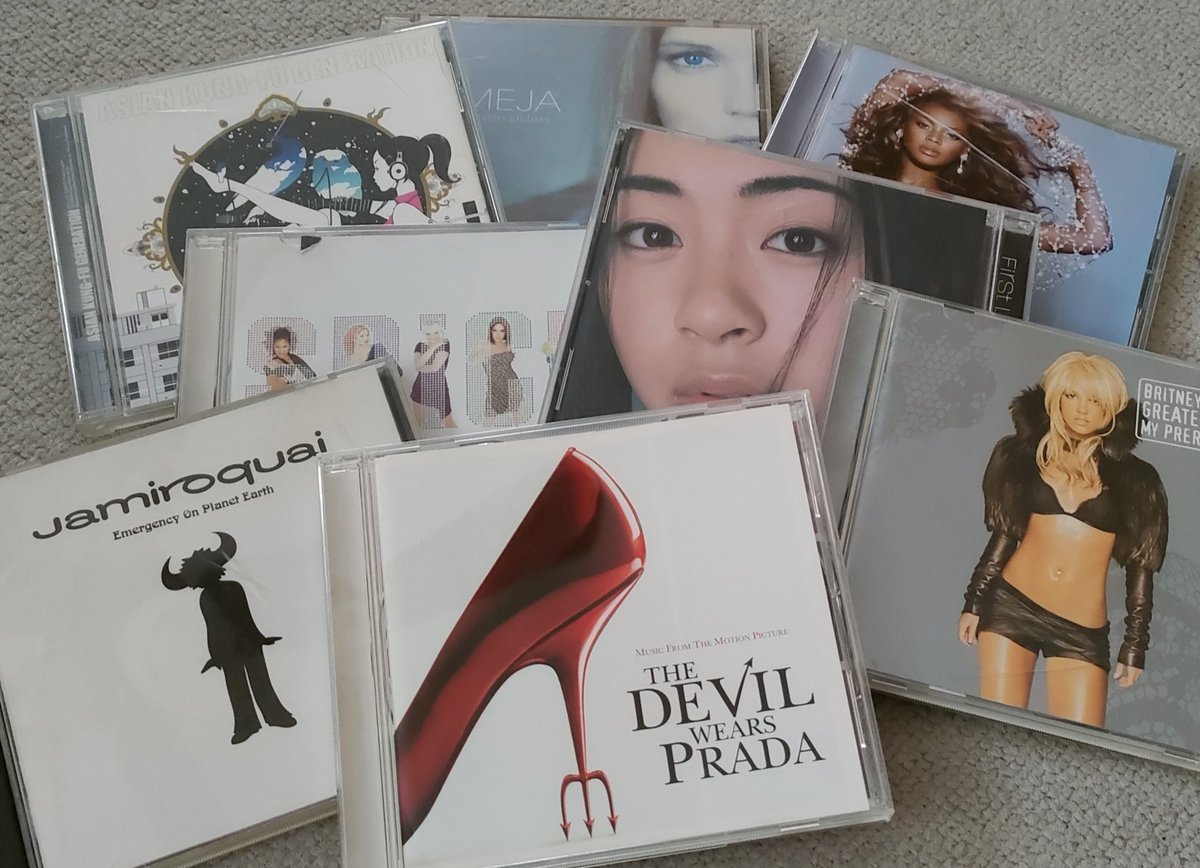 ebiloveman's tweet photo. 片付けしてたら出てきた青春どまんなかのCDたち https://t.co/vohT0Souj8