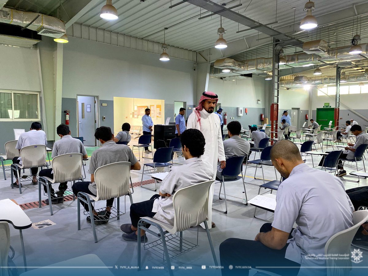 tvtc_g_alula's tweet photo. تغطية ||

جانب من متابعة عميد الكلية التقنية بـ #العلا 
لسير الإختبارات النظرية النهائية للفصل التدريبي الثاني لعام 1447هـ

تمنياتنا لجميع المتدربين بالتوفيق والنجاح ،،

#التدريب_التقني
#تقني_مهني_المدينة https://t.co/Z6Wd9MyFGe
