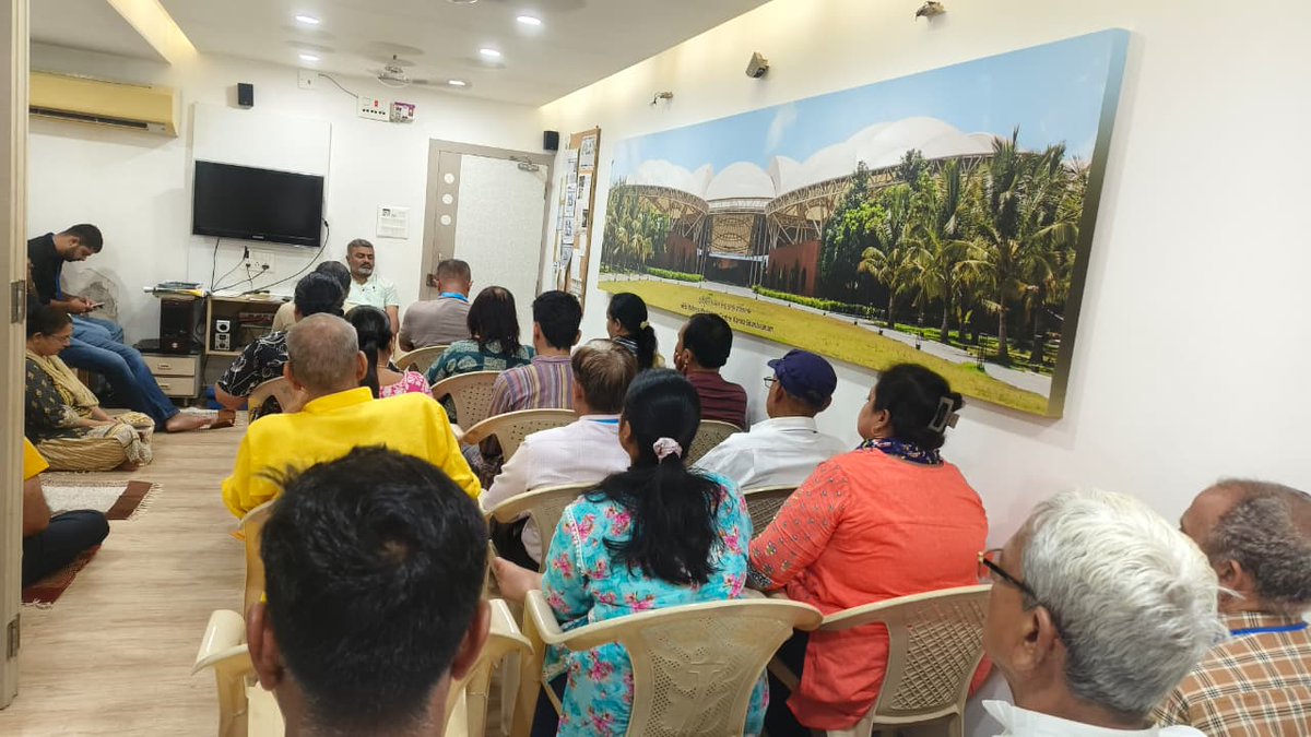 HFNJamnagar's tweet photo. 🌅 Sunday Morning Group Meditation 🙏

Around 40 Abhyasis gathered today for our regular Sunday session at Heartfulness Jamnagar.

A beautiful collective meditation filled with peace and positive energy ✨

DM us to join next Sunday.

#Heartfulness #Meditation #Jamnagar https://t.co/UuqibECtJw