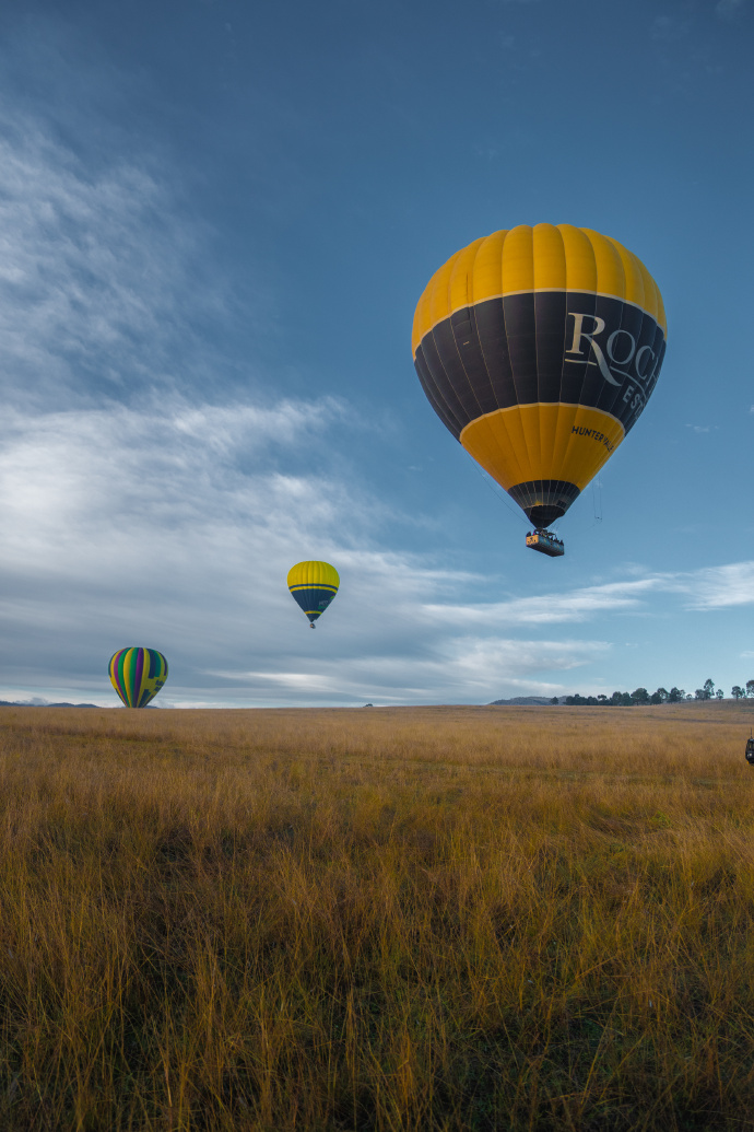 juaneforma's tweet photo. Just had the most magical sunrise hot air balloon ride over the valley—wind in my hair, golden peaks all around, 10/10 for a new way to chase dawn ， https://t.co/RtkXPGp7ZZ