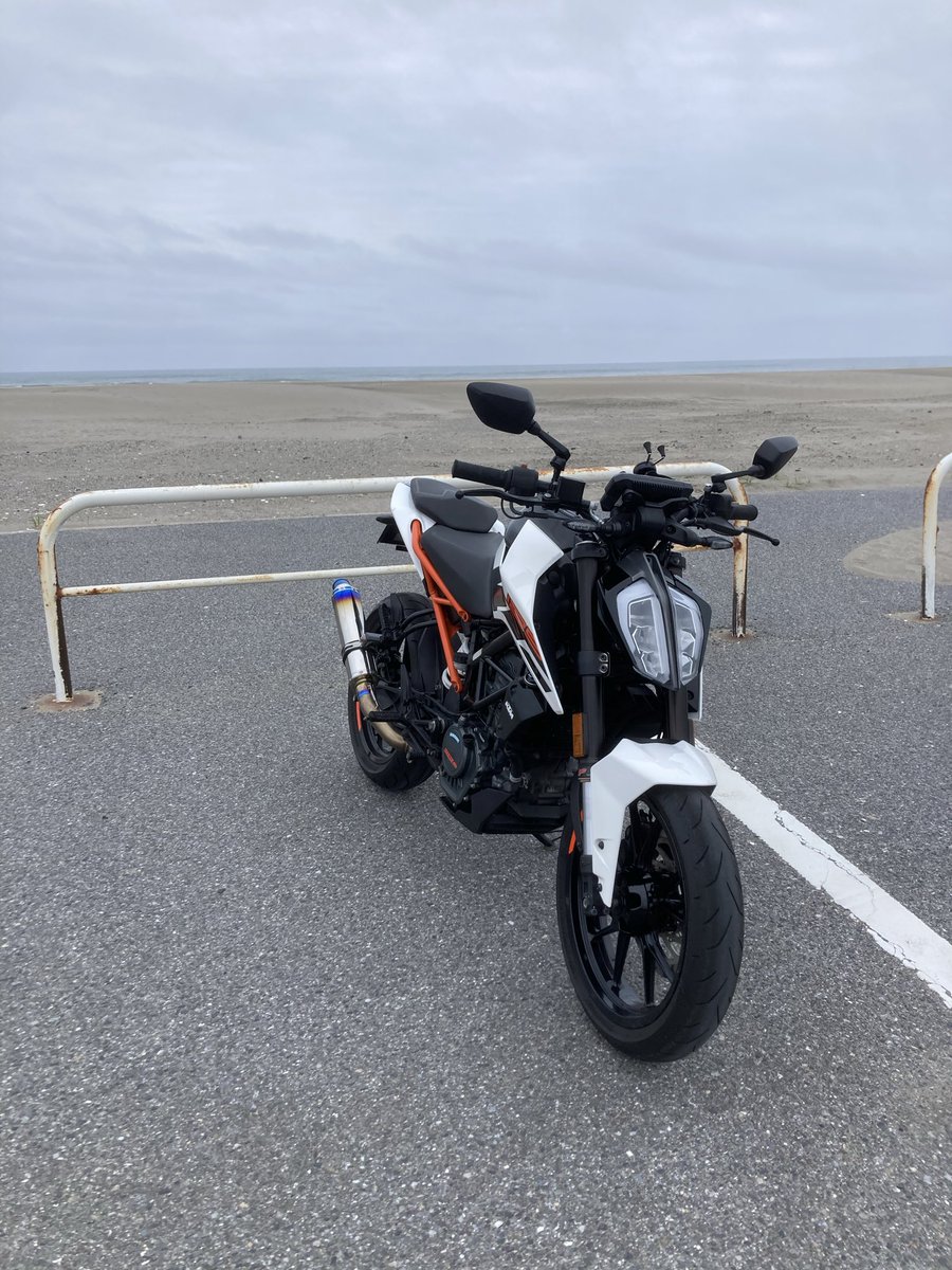 imaichitei's tweet photo. 今日は125DUKEでご近所ツーリング🏍️
ラーメン食べた後、白里海岸に来ました。 https://t.co/CVAxOFZq3d
