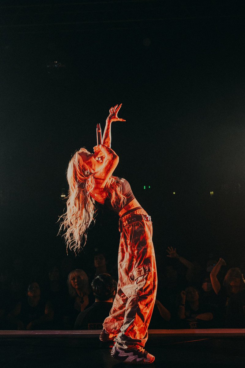 ButcherBabies's tweet photo. Osaka, Japan blew us away 🤩❤️‍🔥 what a great night! Hopping off of a plane, straight to the venue to rip a set… we HAD A BLAST!
Let’s do it again tonight in Yokohama at @yokohamareny_beta 🌬️🔥
And then tomorrow in Tokyo at @clubasia 🇯🇵

📸 @tamf_kazuki 
🎥 @devinickles 360 https://t.co/LcQ8TdZzP7