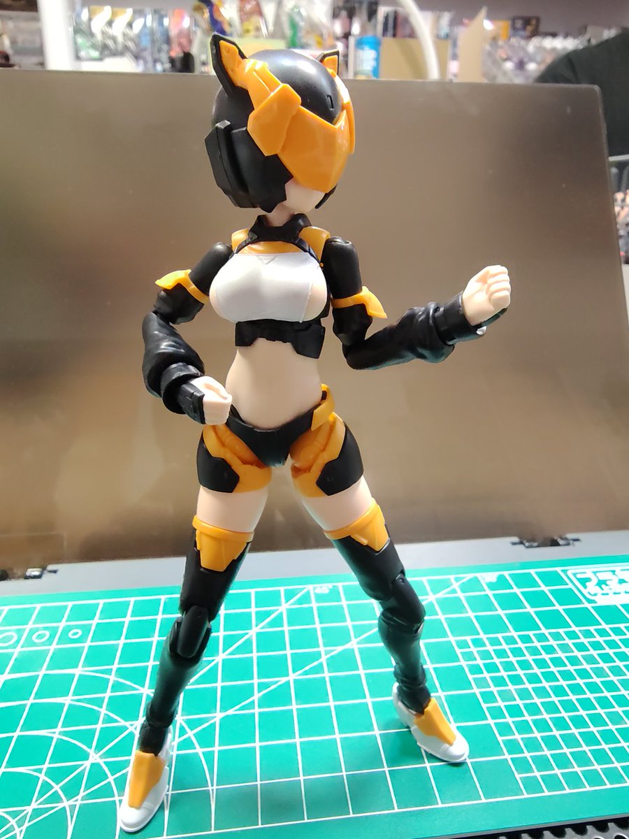 van_zog's tweet photo. オキモケイさんでアクションコス。
何処かで見た構えを取らせてみる。 https://t.co/SH4o1tSg6j