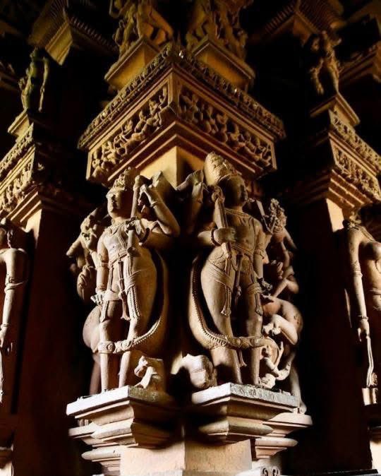 TempleTrails's tweet photo. 🚩1000 yrs ancient Sri Viswanatha &amp; Lakshmana temples located among the western group of Khajuraho Monuments, a UNESCO World Heritage site 🚩
#IncredibleIndia https://t.co/2DmZ66SEwG