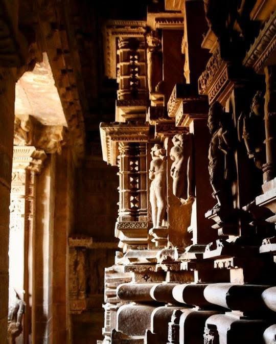 TempleTrails's tweet photo. 🚩1000 yrs ancient Sri Viswanatha &amp; Lakshmana temples located among the western group of Khajuraho Monuments, a UNESCO World Heritage site 🚩
#IncredibleIndia https://t.co/2DmZ66SEwG