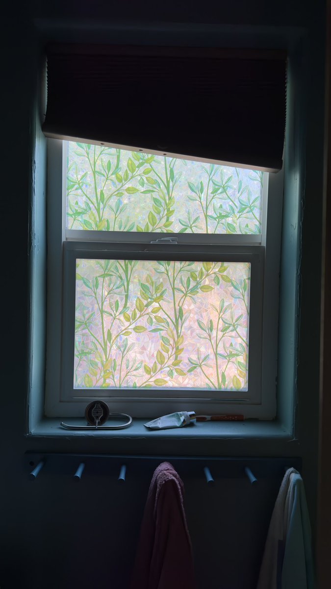 Jei_Ak's tweet photo. Don’t mind the bs on the window sill, but I re-filmed the bathroom windows:) https://t.co/43teYxcB3w