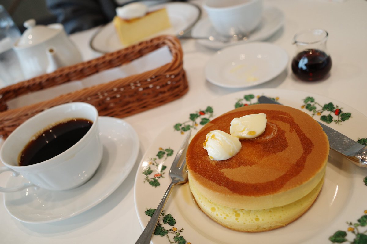 Indigo_77's tweet photo. 念願の六花亭で喫茶楽しんでる https://t.co/jZTapIcvgs