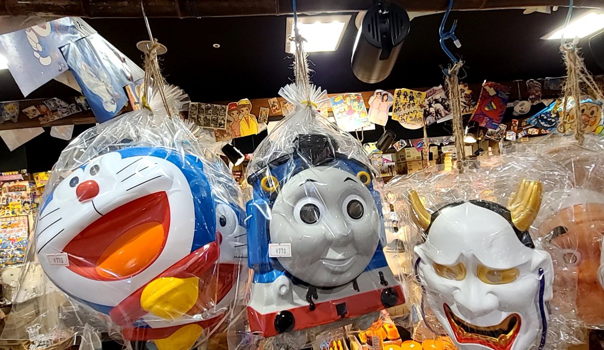 certain_Sodor's tweet photo. かつてココスから居場所を奪われた青い奴と奪った青い奴が並んでいた https://t.co/BAg1BrU19T