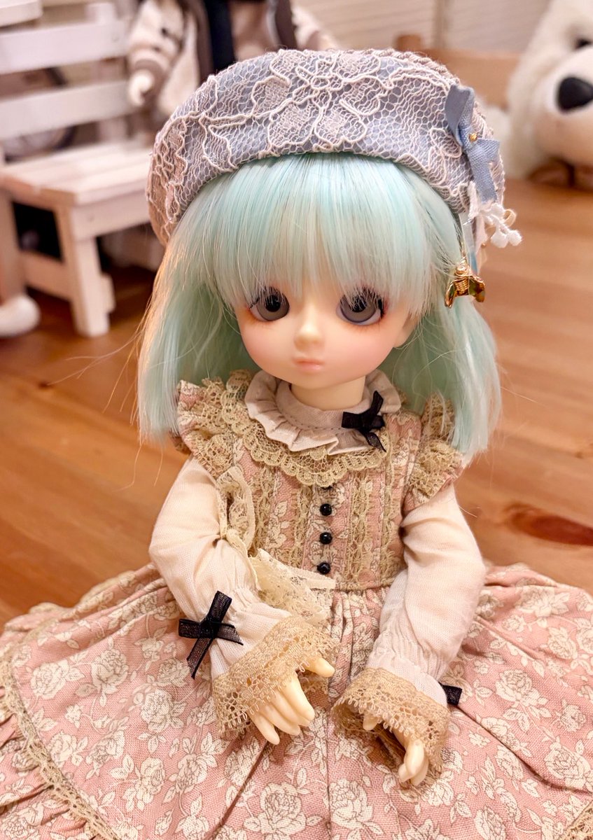 amyverde2's tweet photo. 古めのキャストっ子(2008年)なので色調整すると少しはさっぱり見えるかなあ…
お店のドール達も楽しみのひとつ https://t.co/CvxNGG0Qy0
