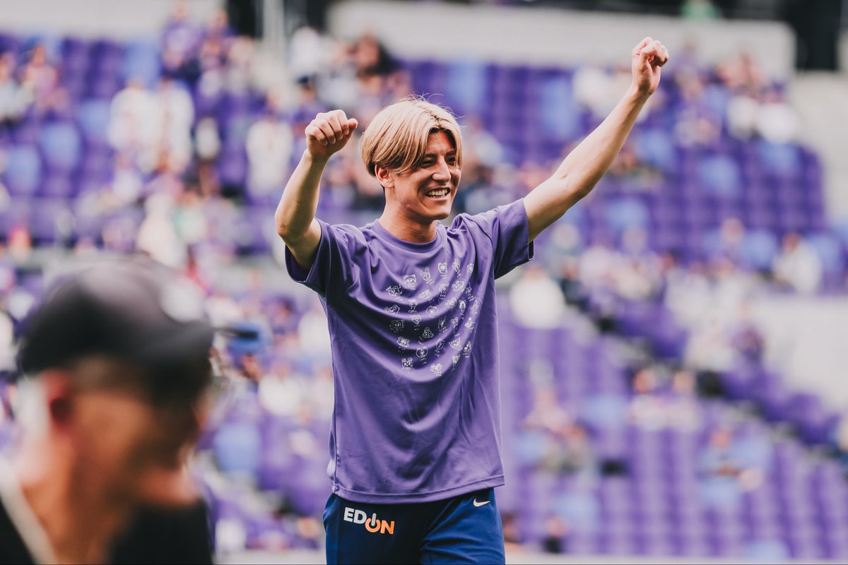sanfrecce_SFC's tweet photo. サンフレッチェ広島 ファン感謝デー2026開催中📸
小雨も降る中ではありますが、大変盛り上がっています💜

#sanfrecce
#ファン感謝デー2026 https://t.co/OEQLjROnA8