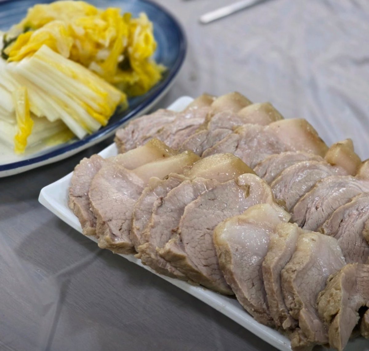 ceolmh3's tweet photo. 강원도 고성 맛집 “백촌 막국수”

어제 오후 웨이팅인데 294팀…
지인들이 많이 가봤는데 맛있다고 강추하네요
저는 평일날 한번 가보려고 합니당 
막국수 좋아하시는분들 가보세용💯 https://t.co/fCfoWyqVP9