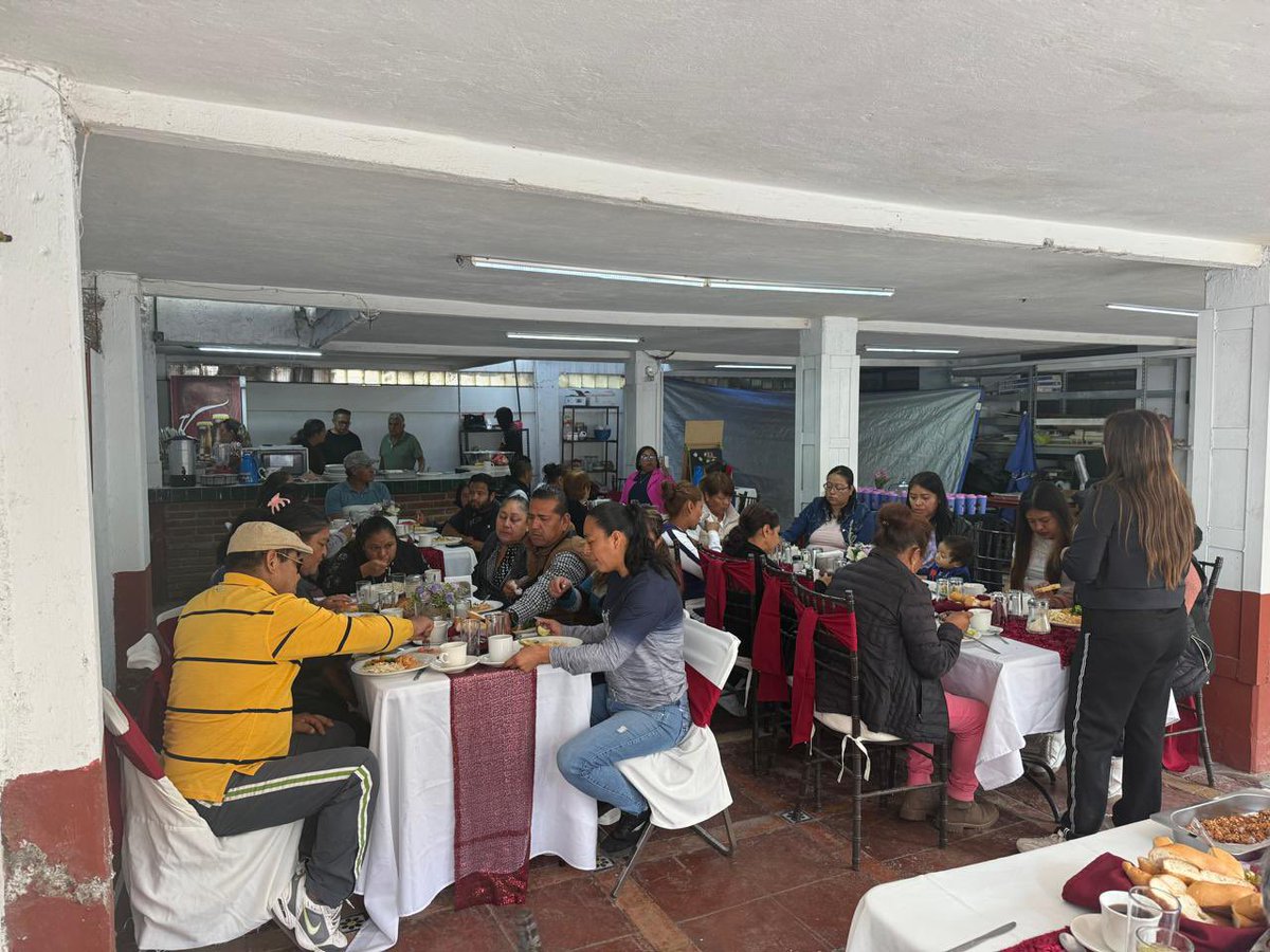 Clau_LopezM's tweet photo. Gracias por este desayuno en sábado que ayuda a  construir mejores formas de ayudarnos en sociedad, es lo que le da sentido a nuestra vida https://t.co/B008bbR6hv