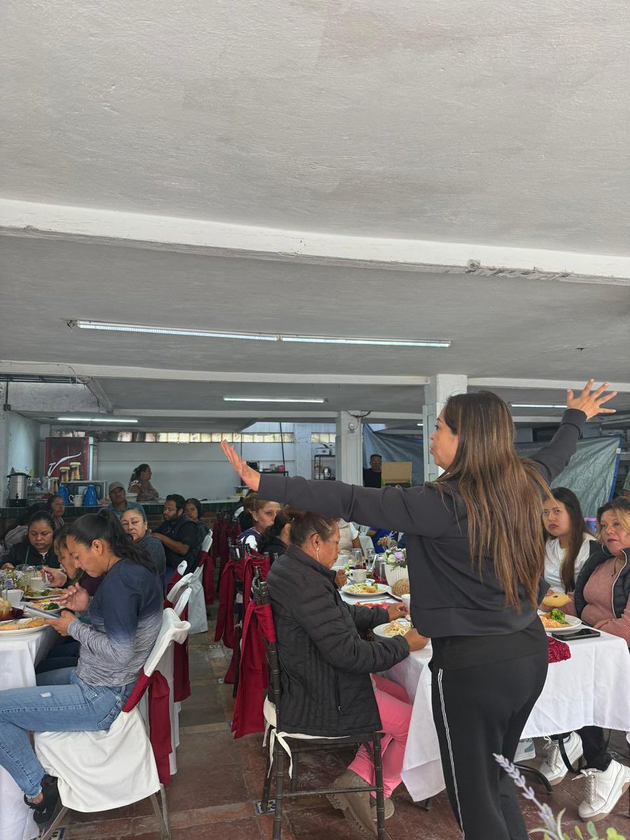 Clau_LopezM's tweet photo. Gracias por este desayuno en sábado que ayuda a  construir mejores formas de ayudarnos en sociedad, es lo que le da sentido a nuestra vida https://t.co/B008bbR6hv
