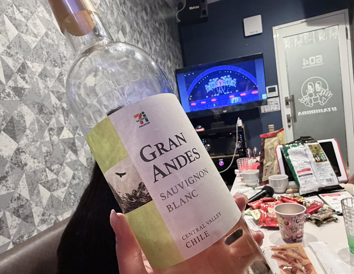 bathkame's tweet photo. 翔ちゃんのT.A.B.O.O見ながら
飲む酒うめー！！！（ジャニヲタ鑑賞会してる） https://t.co/wHdSOjpqai