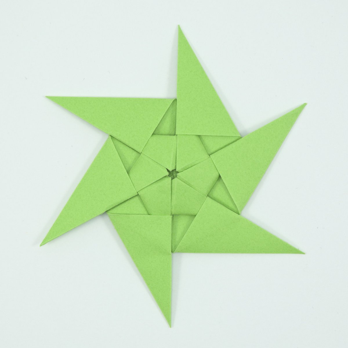 mkosmul's tweet photo. Hidden Gem Star with Sharp Rays

A modification of Hidden Gem Star: the rays are folded in half, making them more pointed.

#origami #折り紙 #종이접기 #origamistar #MichałKosmulski https://t.co/MdKg2eWNtD