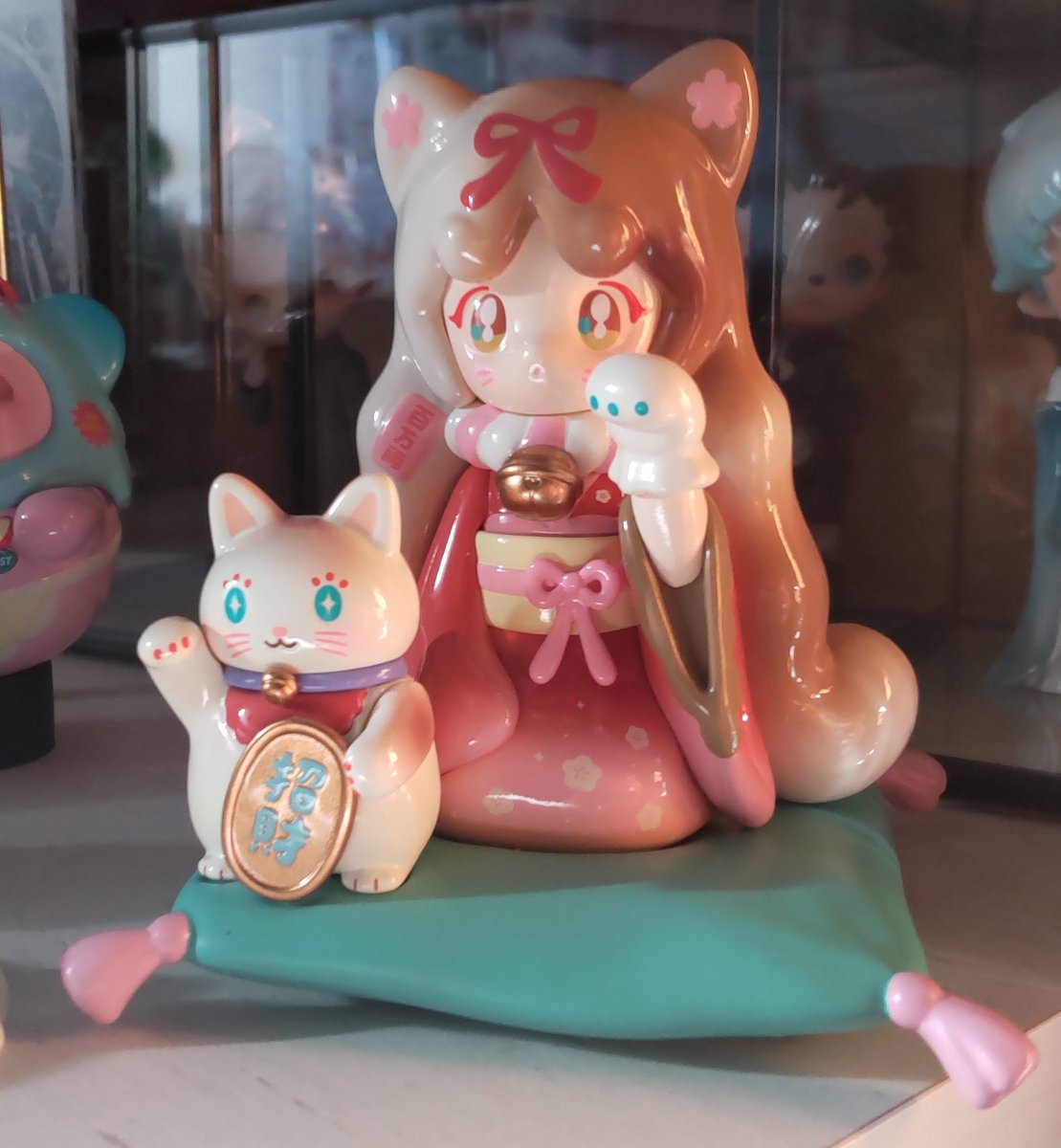 licho_dl's tweet photo. また #FINDINGUNICORN × #AAMY さんのフィギュアちゃん達をお迎えしました✨こんな愛らしい招き猫さんお迎えせずにいられませんでした✨人魚さん🧜‍♀️の透け感のある美しさは視覚から涼を与えてくれますね✨溶け合うコたちは色合いが本当に優しく、ときめきが止まらないです♡🕯️ちゃん幸せそうでしょ✨ https://t.co/ApmylFI8Vj