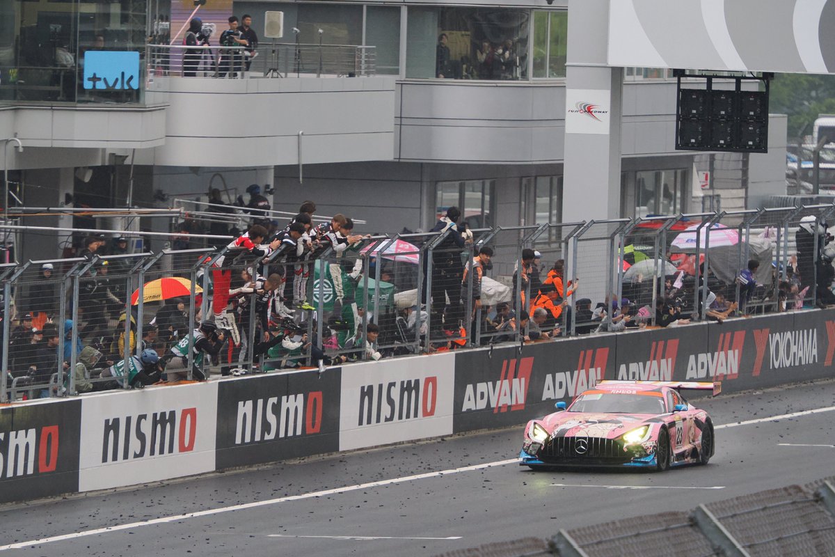 arumo2's tweet photo. ENEOS スーパー耐久シリーズ2026 Empowered by BRIDGESTONE 第3戦 富士24時間レース フィニッシュ！
総合優勝は#23 TKRI 松永建設AMG GT3 [DAISUKE選手/片岡 龍也選手/中山 友貴選手/元嶋 佑弥選手]
おめでとうございますo(^o^)o
#着せ恋アニメ #岩槻_着せ恋2026 #S耐 #富士24時間 #FUJI24H https://t.co/iiHEGf4gBM