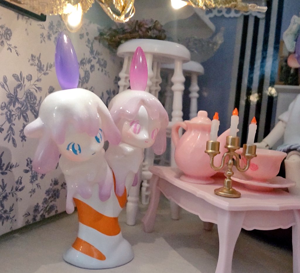 licho_dl's tweet photo. また #FINDINGUNICORN × #AAMY さんのフィギュアちゃん達をお迎えしました✨こんな愛らしい招き猫さんお迎えせずにいられませんでした✨人魚さん🧜‍♀️の透け感のある美しさは視覚から涼を与えてくれますね✨溶け合うコたちは色合いが本当に優しく、ときめきが止まらないです♡🕯️ちゃん幸せそうでしょ✨ https://t.co/ApmylFI8Vj