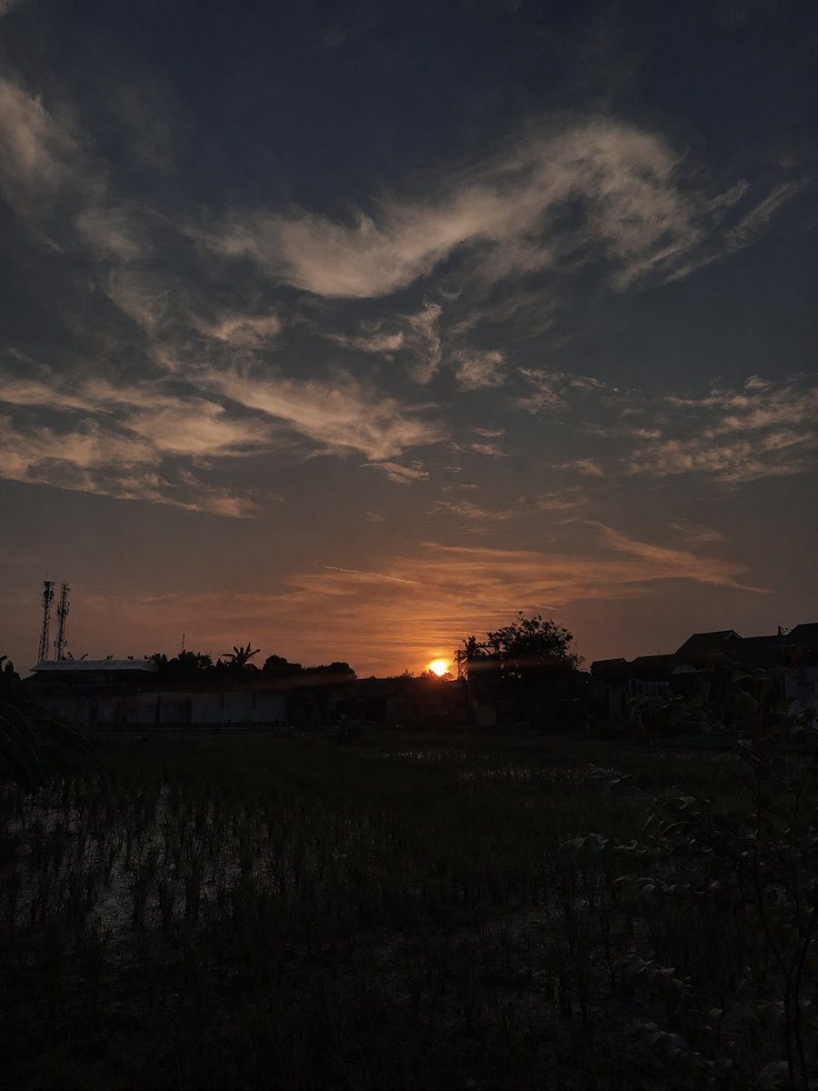 Jigeumoy's tweet photo. 40 Hari.

Dukanya jadi milik kita di Dunia. Tenangnya buat mereka sepenuhnya pulang ke Sang Pencipta. https://t.co/hosymq57dZ