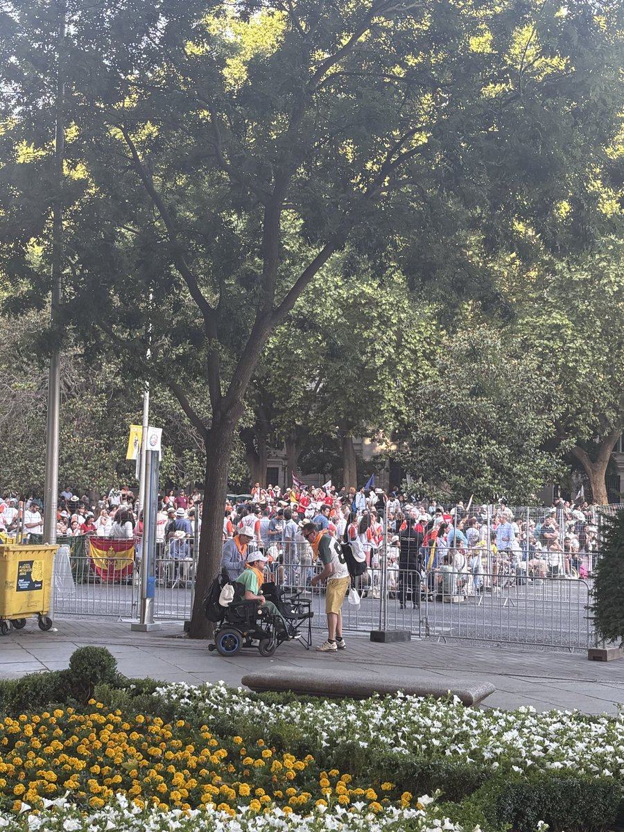 VictoriaCardiel's tweet photo. Todo preparado para la procesión del Corpus Cristi que presidirá el Papa en la plaza de Cibeles. Estará muy bien acompañado, por el Cristo de Medinaceli y la Virgen del Carmen, entre otros. https://t.co/JpGkl01xDZ
