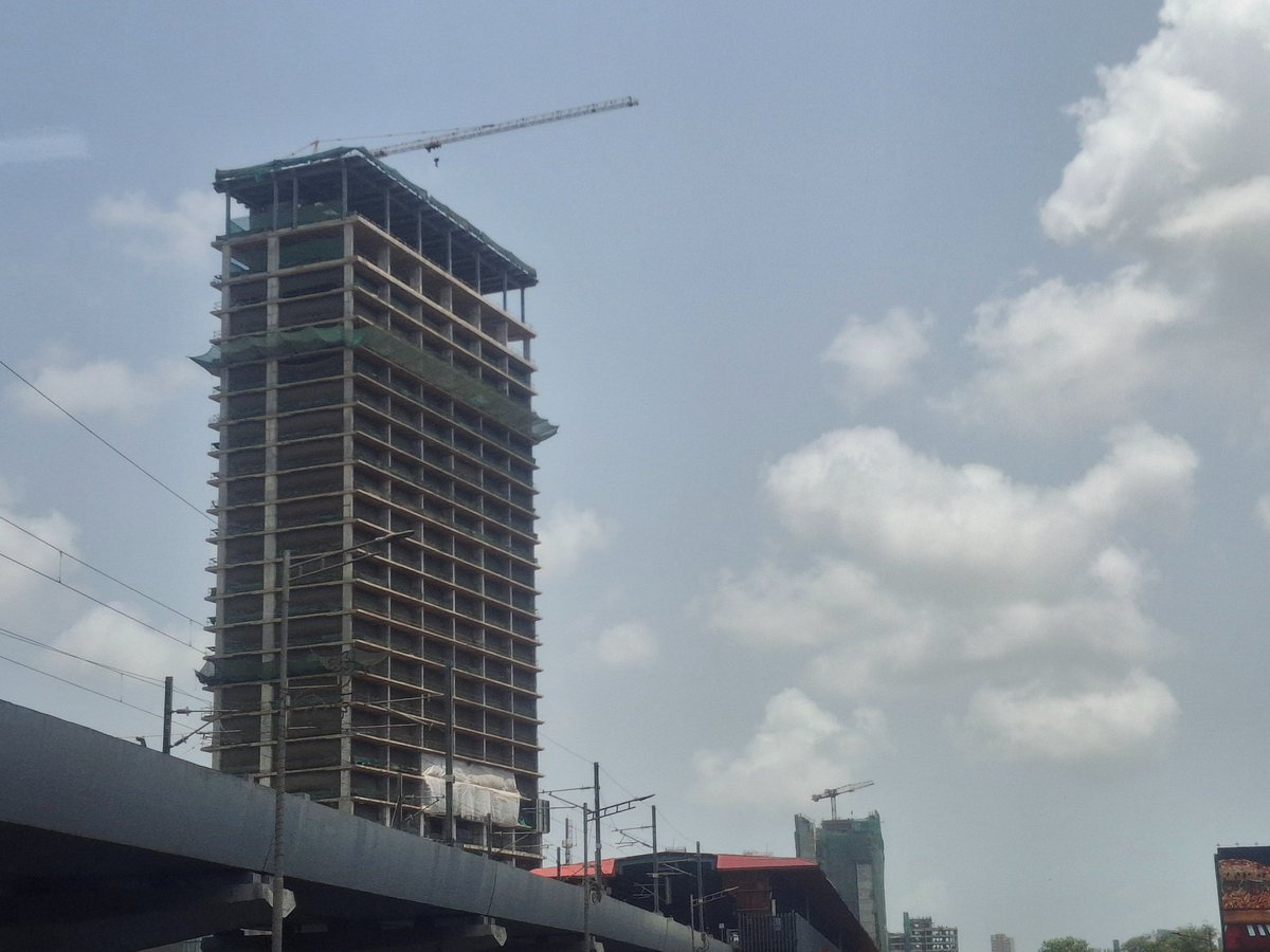 haldilal's tweet photo. The Sky City Hotel, 3B+G+25 Floor, 3.13 Lakh Sq. Ft. GLA LEED Certified, Hotel development part of larger 25 acres 90 Lakh Sq. Ft. GLA Mix use development of residential, retail restaurants at Borivali, MUMBAI. Promoter: Oberoi. Status: U/C. Completion: 2027. Operator: Marriott. https://t.co/DwRQFj5ZgC