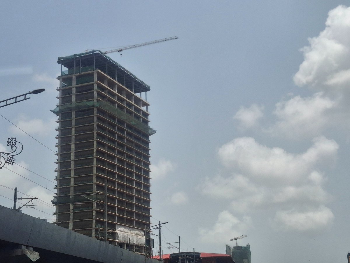 haldilal's tweet photo. The Sky City Hotel, 3B+G+25 Floor, 3.13 Lakh Sq. Ft. GLA LEED Certified, Hotel development part of larger 25 acres 90 Lakh Sq. Ft. GLA Mix use development of residential, retail restaurants at Borivali, MUMBAI. Promoter: Oberoi. Status: U/C. Completion: 2027. Operator: Marriott. https://t.co/DwRQFj5ZgC