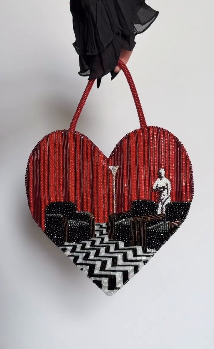 LaModeUnknown's tweet photo. Amazing hand-embroidered bag by ✨️Shalfetr✨️ referencing the RED ROOM of 'Twin Peaks' by David Lynch.🪡 https://t.co/mYSvZ5pD8D