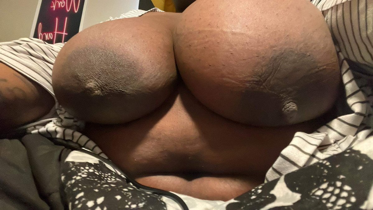 FreakOrdinary's tweet photo. Come suck some nipples https://t.co/hi0Y8KnXR7