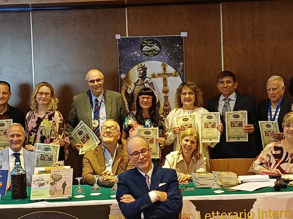 calli_01's tweet photo. Ieri 6 giugno 2026, a Rende (Cosenza), nell'ambito del XVIII Premio Letterario Internazionale Poetico e Narrativo "Cosenza Città Federiciana" la Premiazione sia per il mio libro edito di poesia "Lucente bagliore" sia per la poesia "Il rumore del silenzio". Buona domenica a tutti https://t.co/b9wxBFRRYy