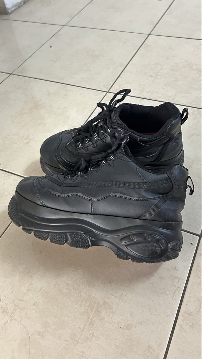 echanuwo's tweet photo. nak WTS
platform shoes 
tinggi 5cm 
size 47-48
RM 45 
#wts https://t.co/YbNYh6DYur