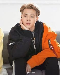 bonvante's tweet photo. @StAugustine333 @LottiesxWorld The first one was giving Yoongi for me and I think it’s this shirt? The second one is just someone having a piss…Like I don’t think it’s from the Anpanman performances because of the texture…I would say it’s more likely it’s the lining (or outer) of one of those bomber jackets https://t.co/r71ScRJDXo