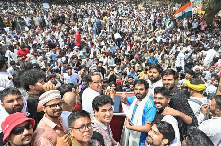 PrajjawalkumarG's tweet photo. Yesterday's crowd at Jantar Mantar was perhaps larger than that of any protest in recent memory.
Everyone had the same slogan: "Dharmendra Pradhan, resign!"
Dharmendra Pradhan must resign.
#cjp_पार्टी #Cockroachjantaparty #GenZCockroach #Fight_For_Our_SevEN #Abhijeetdipke #Jantarmantar