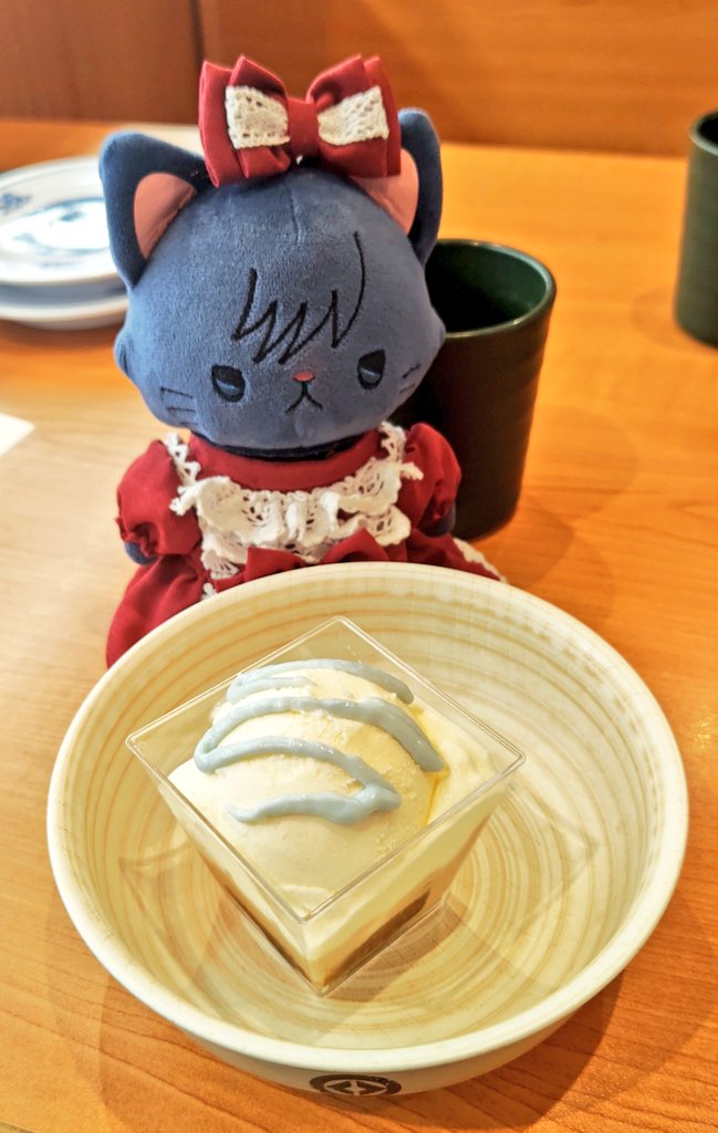 sorapos's tweet photo. せっかくの呪ｺﾗﾎﾞなので、お嬢様めぐにゃんさんとお寿司😺
寿司食う服装ではなかったなw
桃のタルトは似合うんで、まぁ…w
ﾎﾟﾝもｶｰﾄﾞも調子良かった✌️ https://t.co/FQ3J77om3D