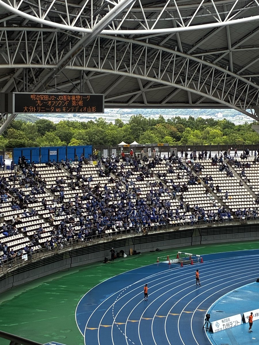 redglassman's tweet photo. かつて、ここまでサポーターとチームの関係が悪くなった事があったか？
フロントとサポーターの関係性が悪くなったにも関わらず改善のない状態を2年も放置している人は誰か？
奴は裸の王様なのだろう？
今日が最後通告だ！
変わろうぜ、トリニータ‼️ https://t.co/Xp17Tlcl1I