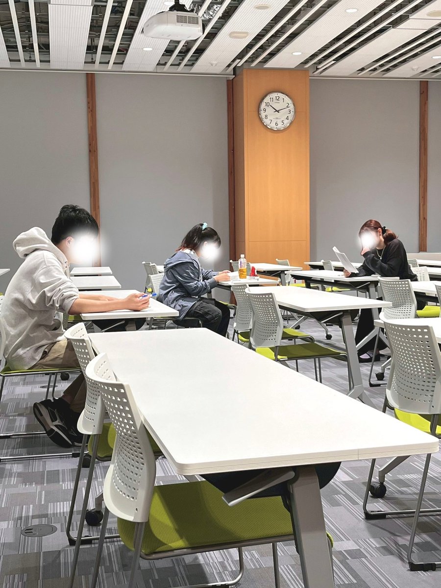 fu_enken's tweet photo. 本日も読み合わせを行いました✨
セリフのイントネーションや声の強弱などを話し合いました！

#RePOP
#福大演研
#120_en
#福島医大演劇部
#話半分 https://t.co/Uxk086n5mL
