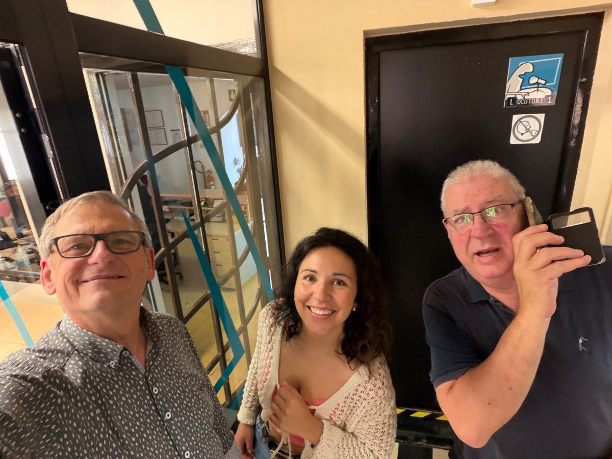 aranyoner's tweet photo. Ahir gravació @radioarenys amb l’Erika Castillo sobre l’experiència de viatjar sola. Demà dilluns a les 12:00 al Cercle dels Mentiders. https://t.co/qDbg5uwo0H