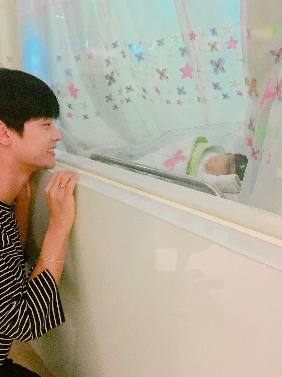 chaduboo's tweet photo. ㅊㅎㅇ 애아빠 필모 기다림... 🗿 https://t.co/mh4haHMZ1X